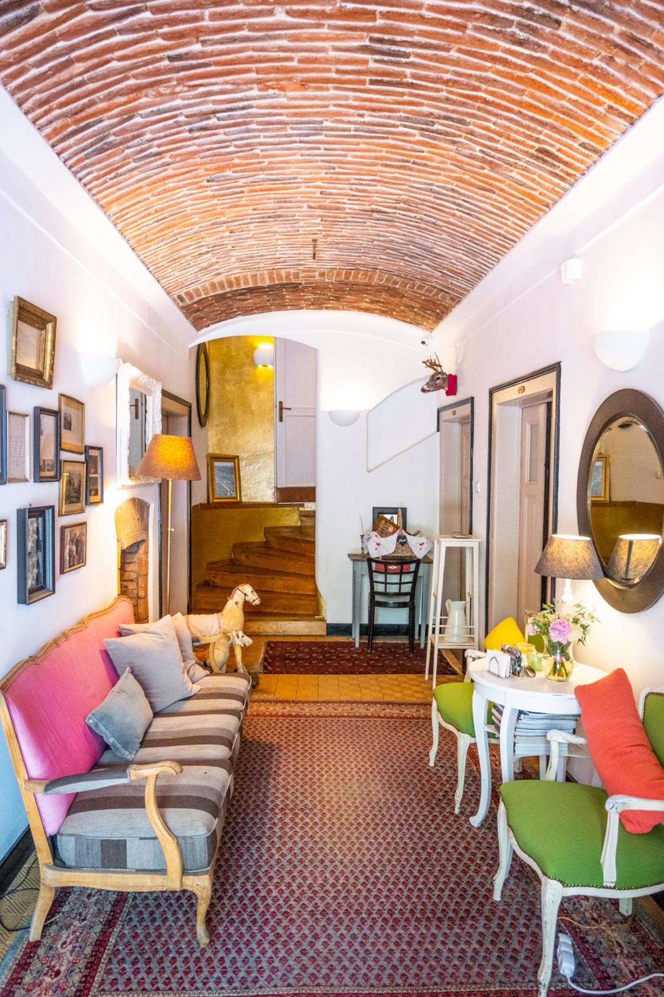 Family Hotel Okor ภายนอก รูปภาพ